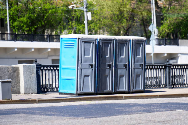 Best Portable restroom trailer rental  in Fountainebleau, FL